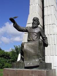 Описание: A monument of Grand Prince Volodymyr Monomakh in Pryluky.